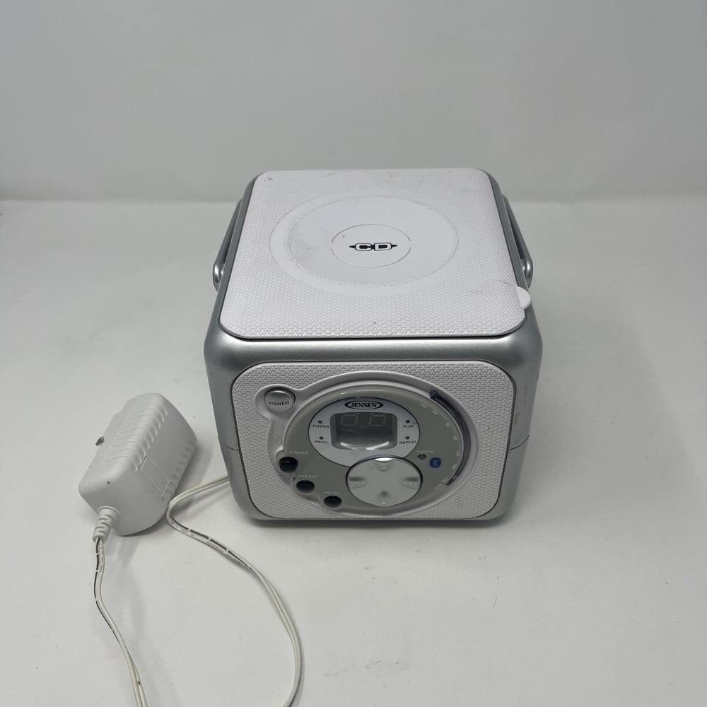 Jensen CD-555 Bluetooth FM Radio Boombox White/Silver X-Bass Repeat Aux Input